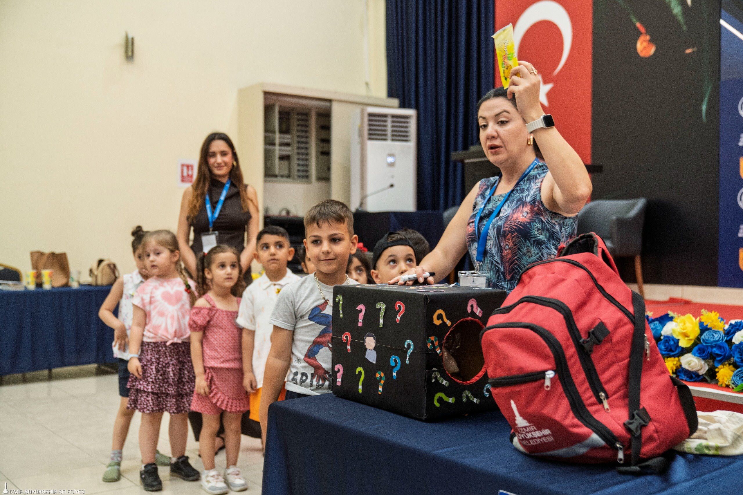 İzmir'de Minikler Afetlere Karşı Eğitiliyor 5 Ayda Bin 500 Çocuğa Ulaşıldı (1)