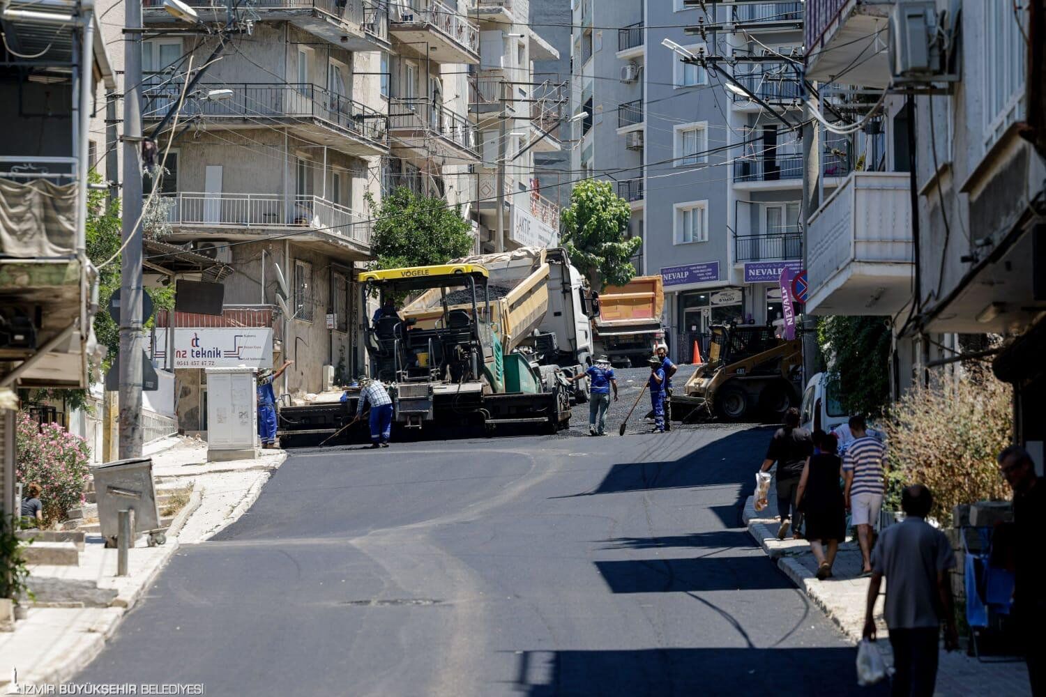 İzmir'de Ulaşımı Rahatlatacak Çalışmalar Sürüyor! Başkan Tugay Gece Gündüz Sahadaydı (1)