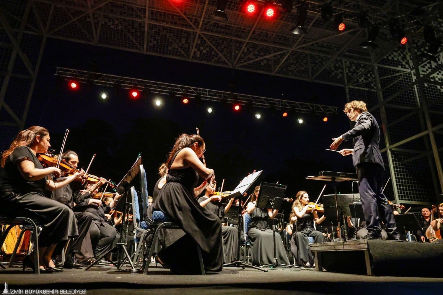 İzmir'deki Yeni Etkinlik Alanında Ilk Konser Heyecanı (2)