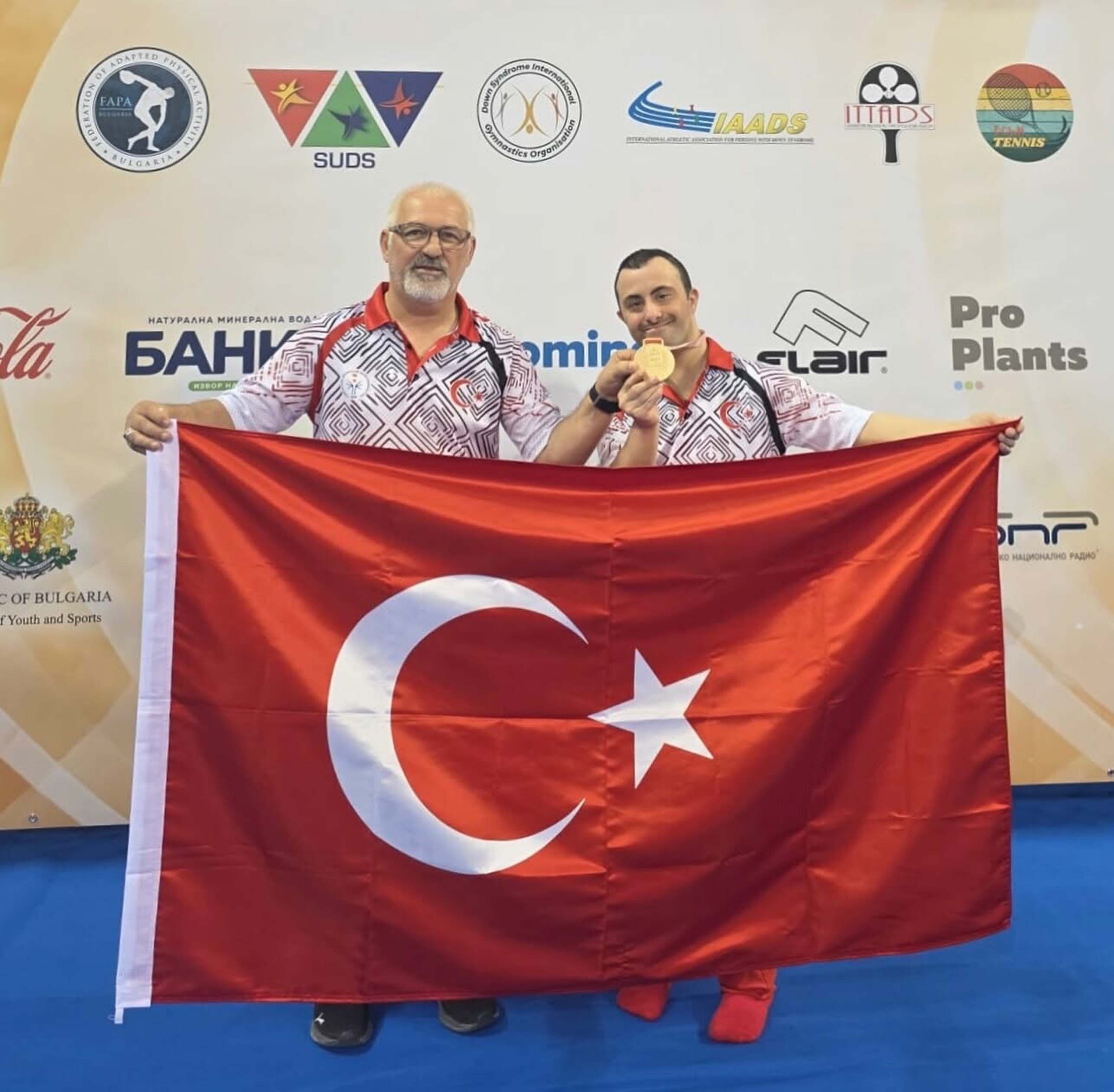 İzmir’e Altın Madalya! Alper Öztürk Cimnastikte Zirveye Çıktı (2)