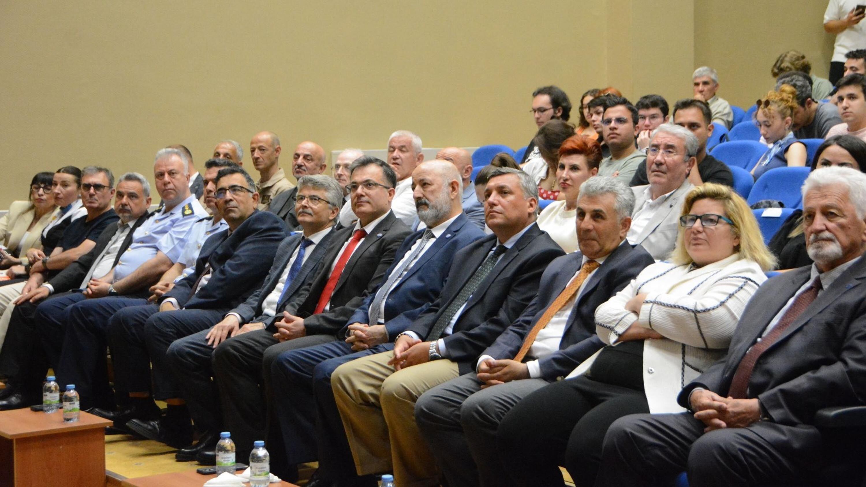 İzmir’e “Kadına Duyarlı Havacılık Toplumu” Ödülü! Ege Üniversitesi’nde Uluslararası Havacılık Zirvesi Herçekleştirildi (1)