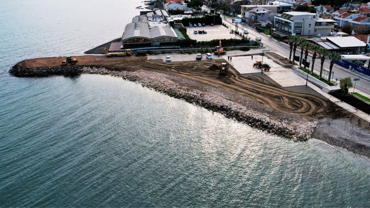İzmir'e Sadece Yarım Saat Uzaklıkta! Hem Ücretsiz Hem De Kum Deniz Serinlemek Isteyenlerin Yeni Rotası (2)