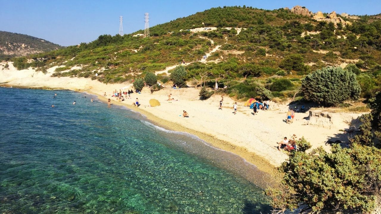 İzmir'in En Sakin Koylarından Biri! Turkuaz Denizi Ve Sessizliği Ile Büyülüyor Kamp Severlerin Yeni Gözdesi (1)