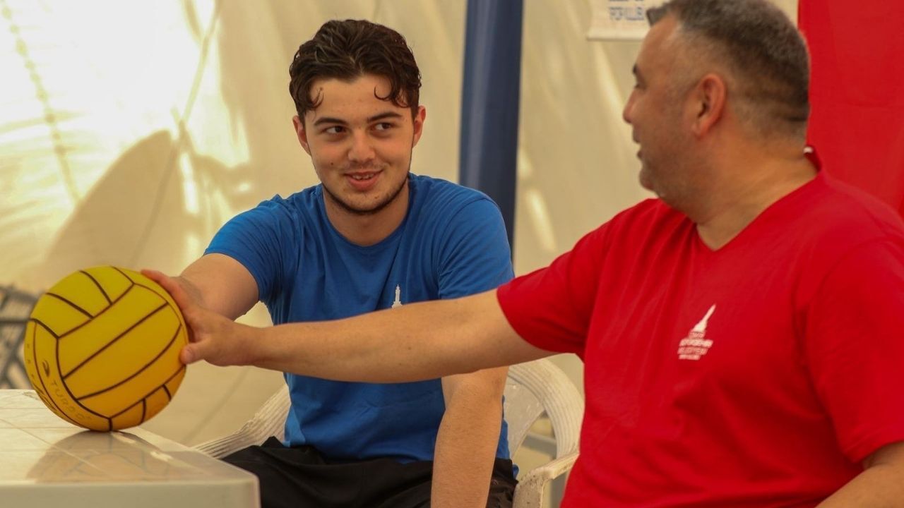 İzmirli Sutopu Yıldızı Kariyerine Ara Verdi! Genç Sporcu Tedavi Görüyor (1)