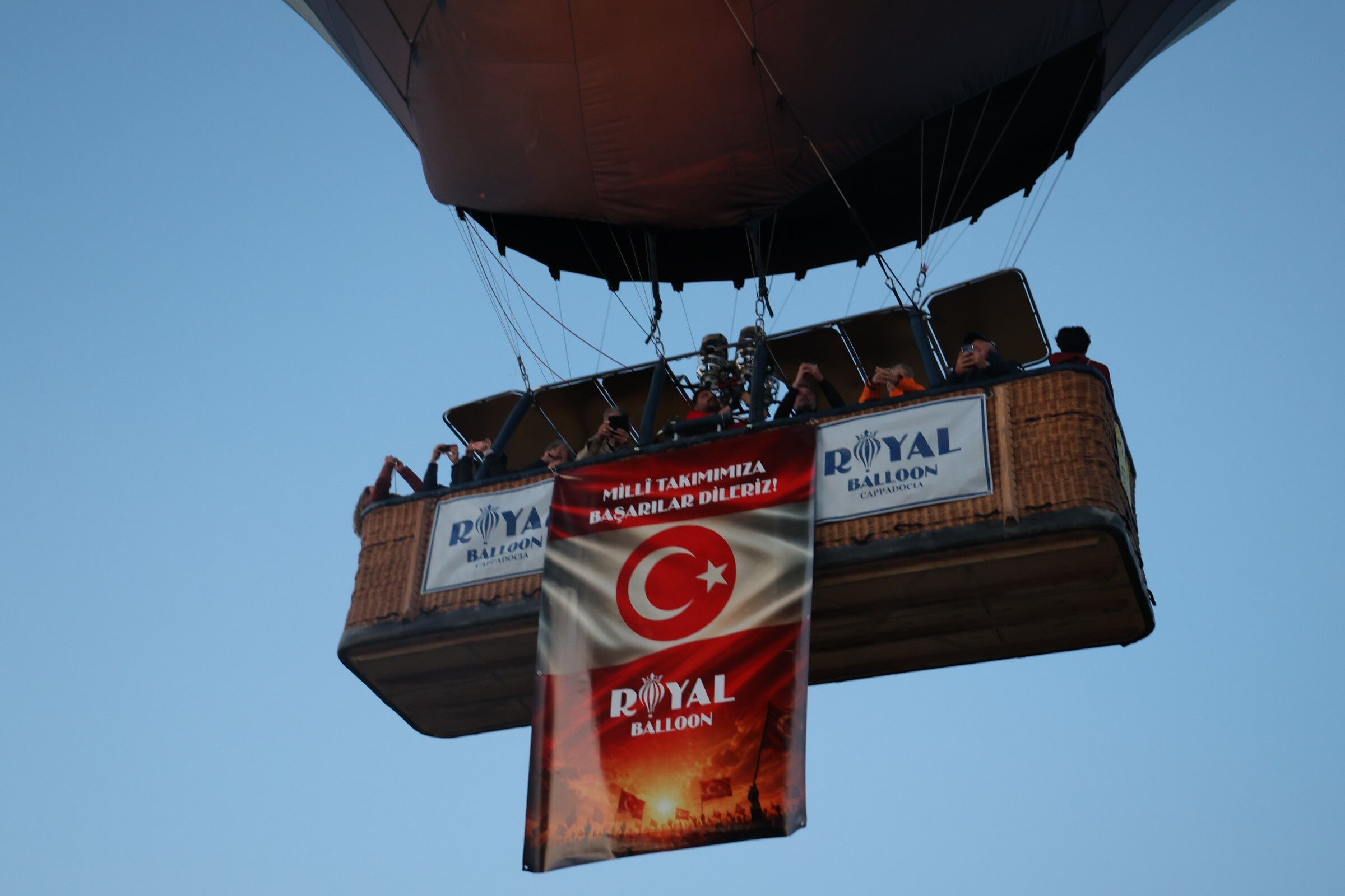 Kapadokya'da Balonlar Milli Takıma Destek Için Uçtu (1)