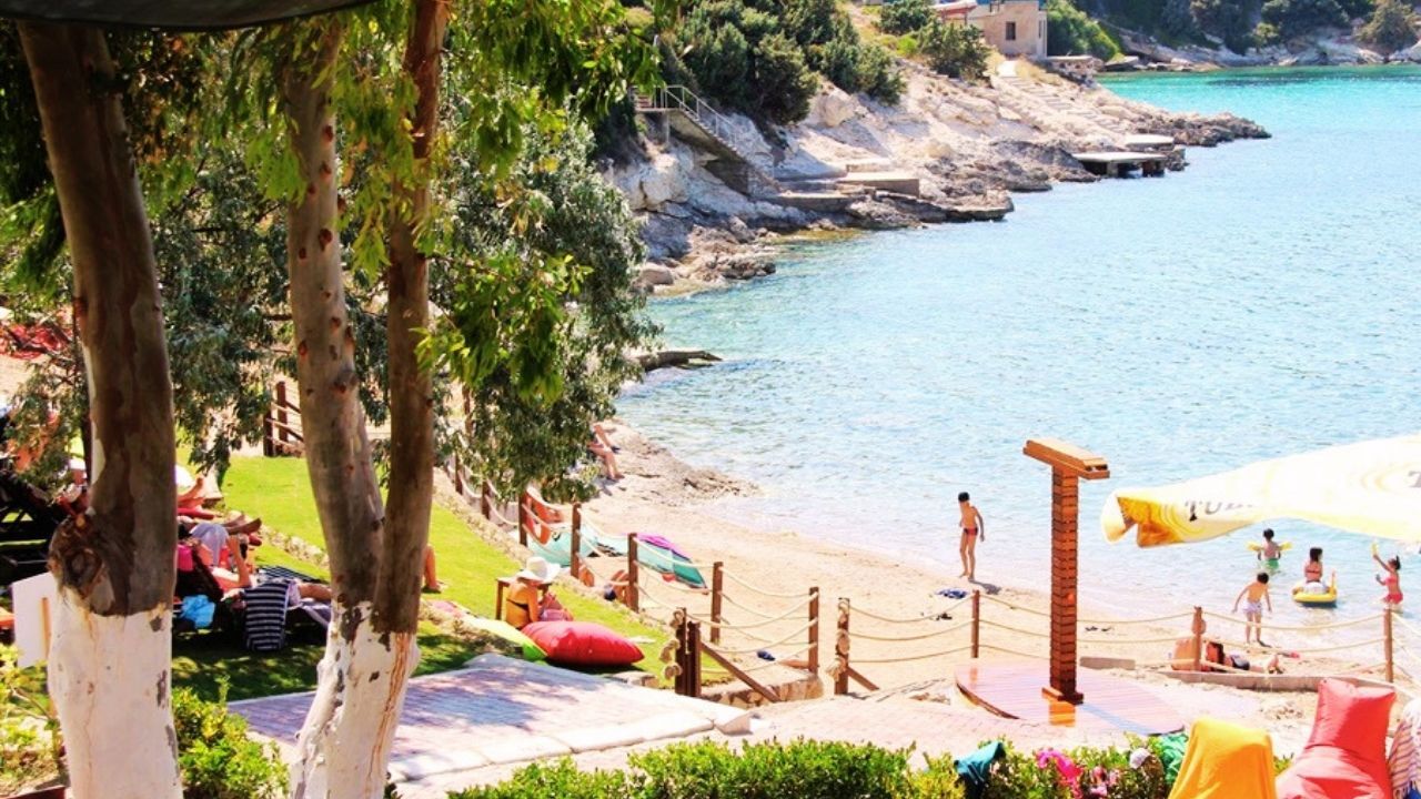 Karaburun’un En Temiz Plajlarından Biri! Hem Ücretsiz Hem De Mavi Bayraklı Ulaşımı Kolay Ve Uygun Fiyatlı Rota (3)