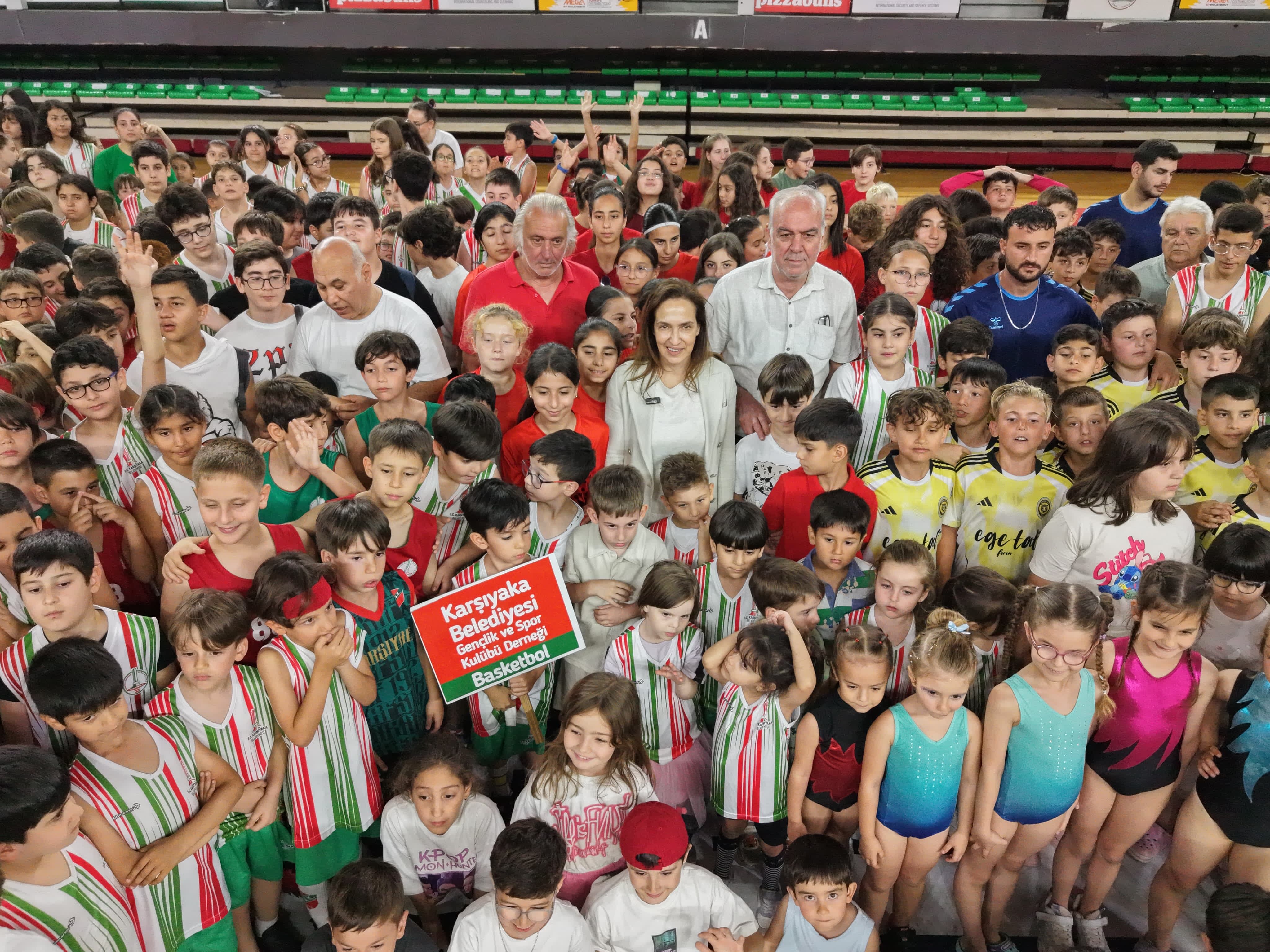 Karşıyaka’da Amatör Futbola Güçlü Destek Spor Sezonu Görkemli Törenle Sona Erdi (2)