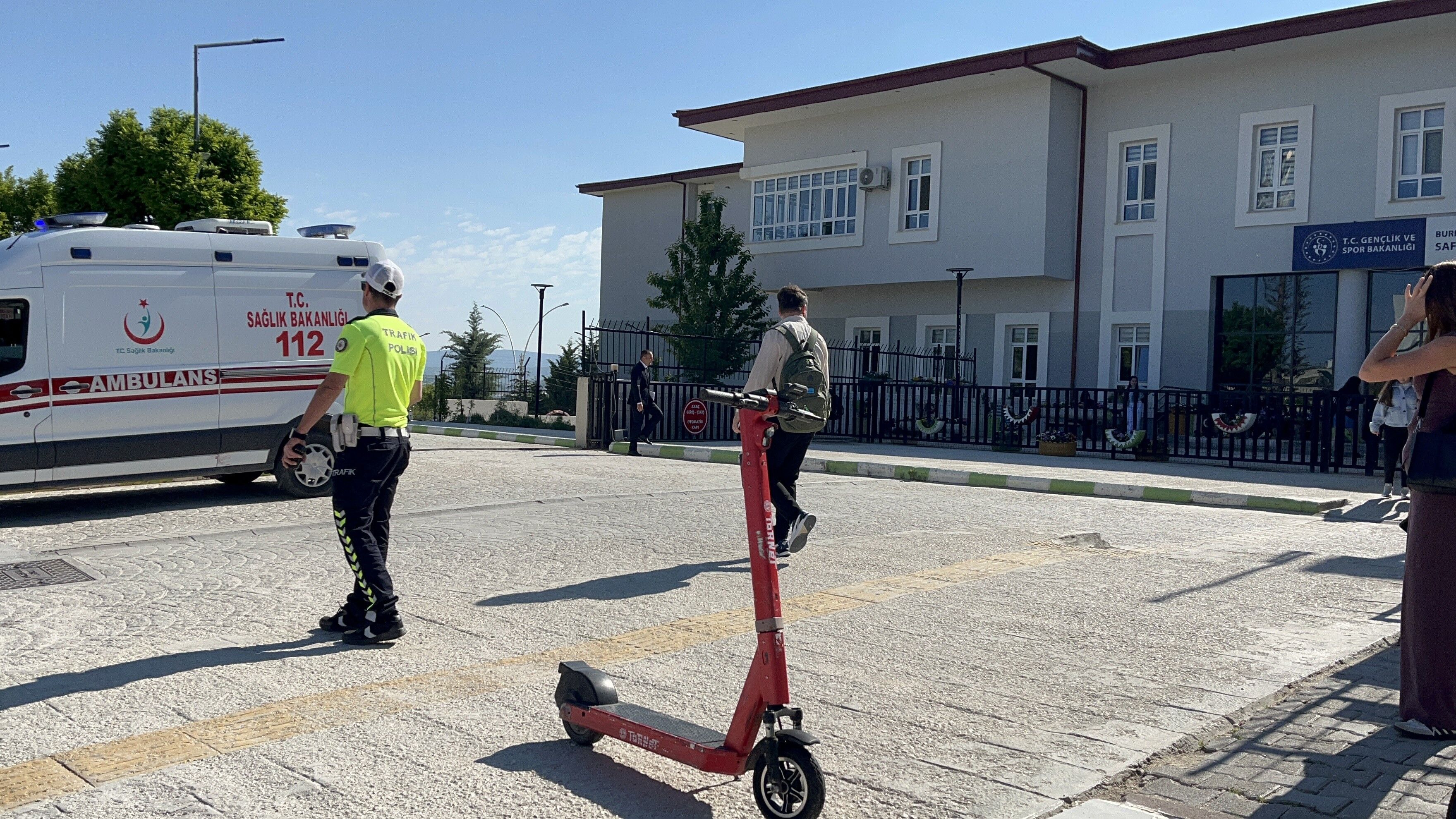 Kız Yurdunda Feci Olay 22 Yaşındaki Üniversite Öğrencisi 6’Ncı Kattan Düştü (1)