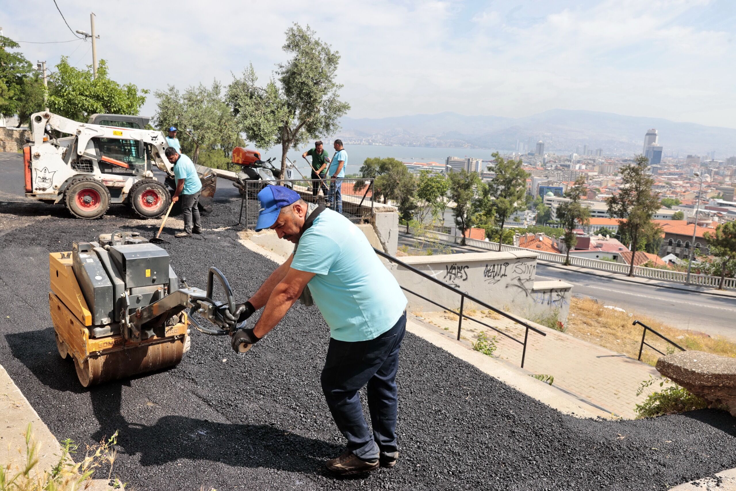 Konak'ta 5 Mahalle Doğal Gaza Kavuştu! Sokaklar Baştan Aşağı Yenileniyor (2)