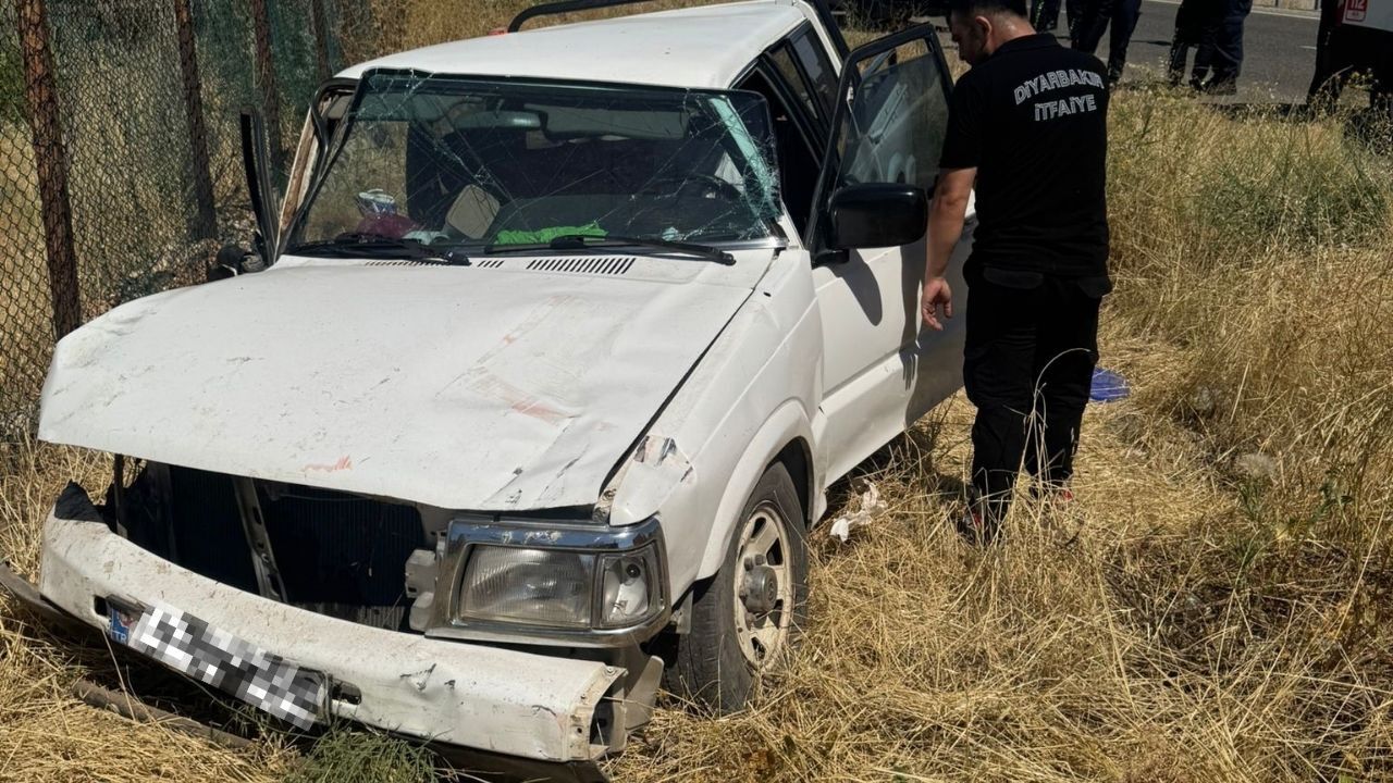 Kontrolden Çıkan Araç Takla Attı 7 Kişi Yaralandı (1)