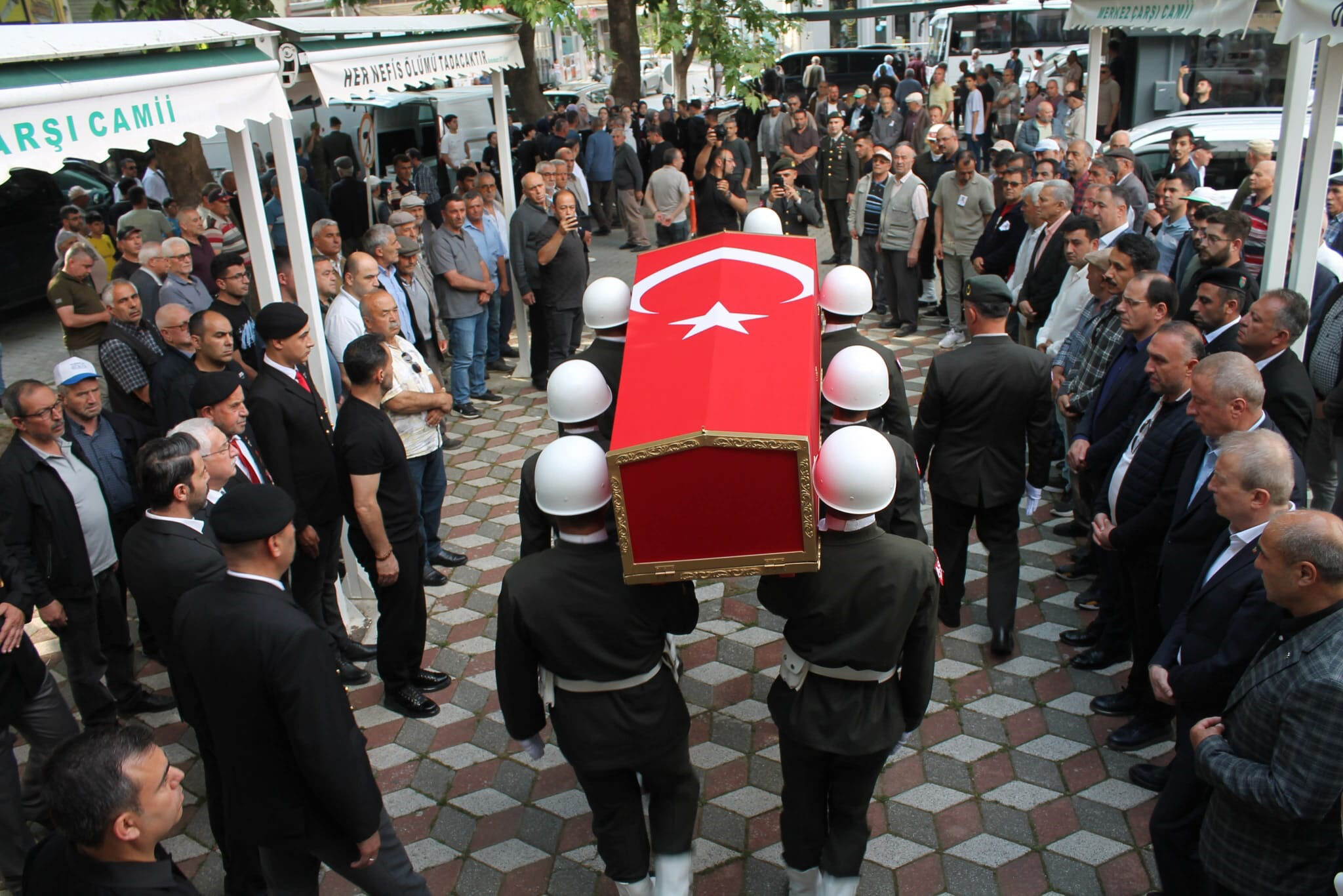 Milli Takımın Eski Teknik Direktörü Son Yolculuğuna Uğurlandı! Uğur Özcan Kimdir (2)