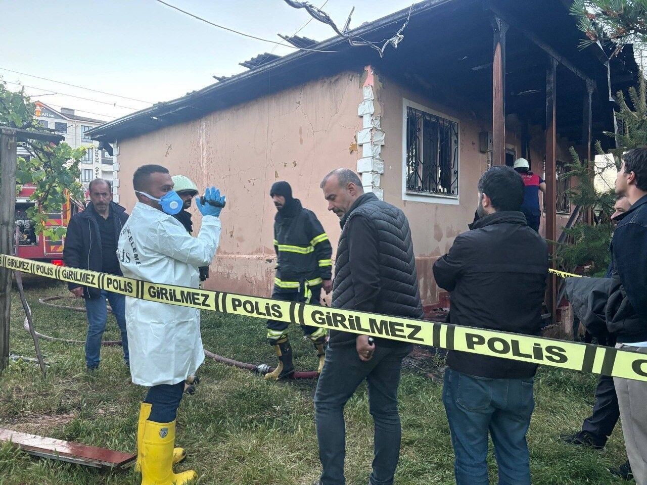 Müstakil Evde Yangın Çıktı Yalnız Yaşayan Emekli Öğretmen Hayatını Kaybetti (1)