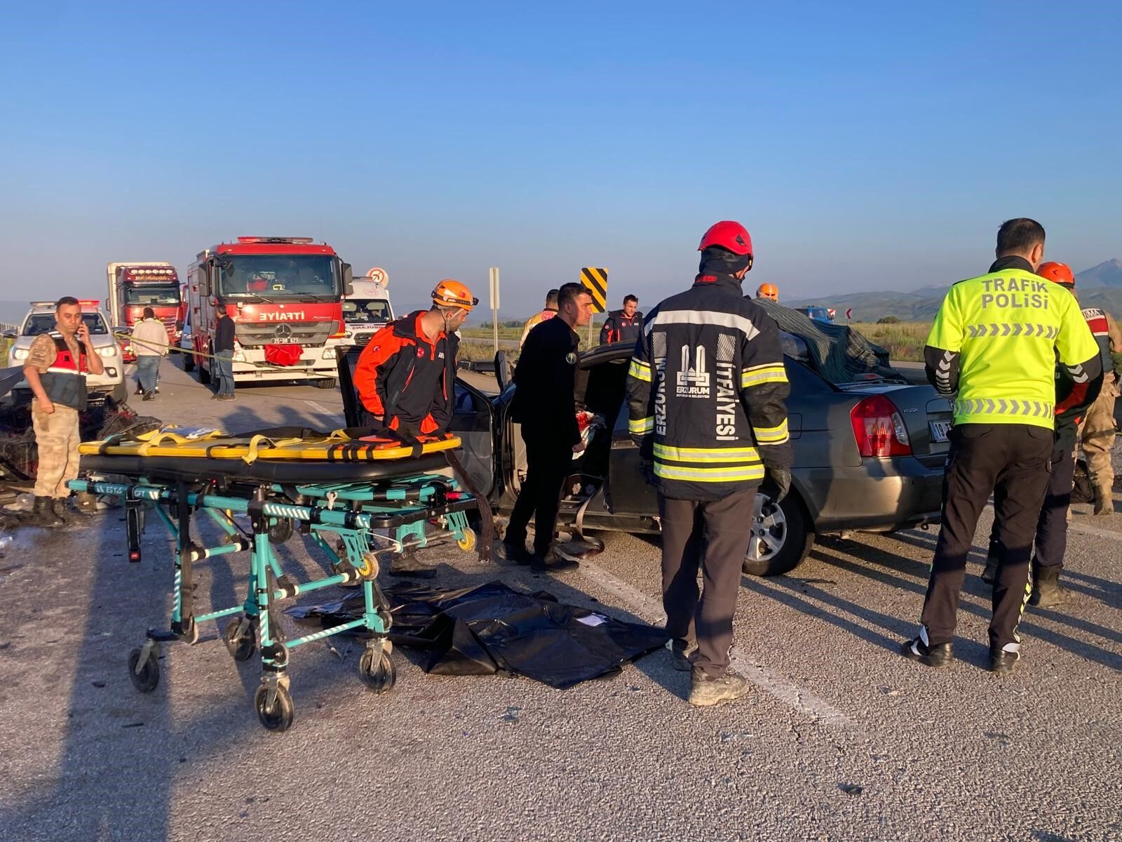 Sabah Saatlerinde Korkunç Kaza 3 Kişi Hayatını Kaybetti (2)