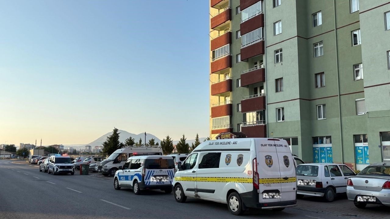 Sabah Saatlerinde Korkunç Manzara Baba Evin Salonunda Oğlunu Hareketsiz Halde Buldu (2)
