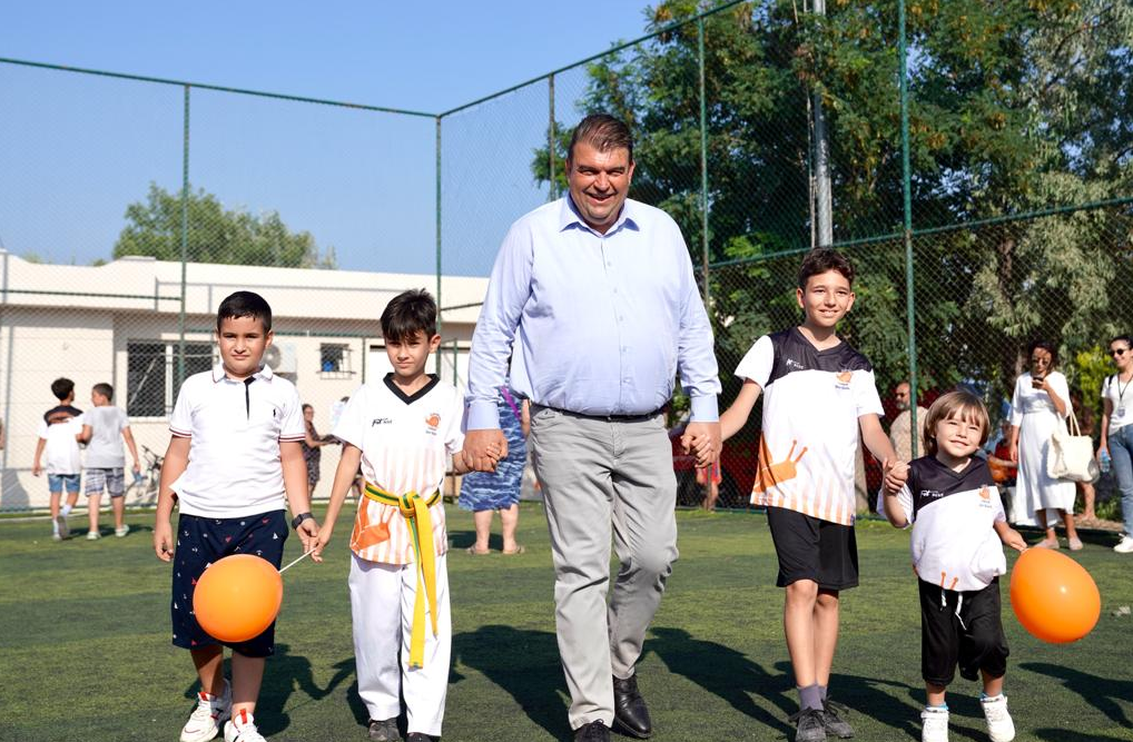Seferihisar'da Gençlerin Yazına Renk Katacak! Futboldan Yelkene, Yüzmeden Tenise Yaz Spor Okulları Başlıyor