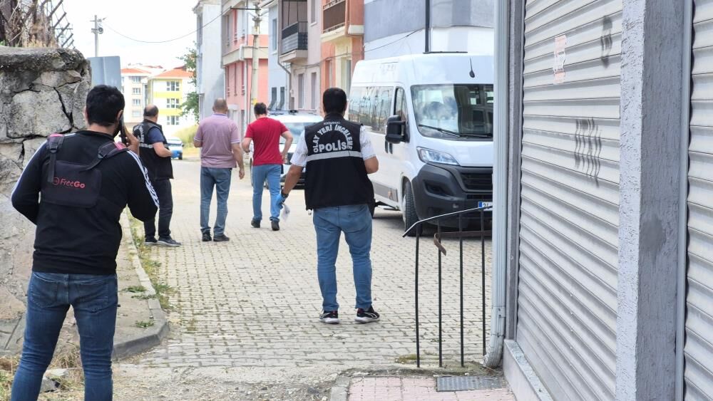 Telefonda Başlayan Tartışma Sokakta Kanlı Bitti 17 Yaşındaki Şüpheli Yakalandı (2)