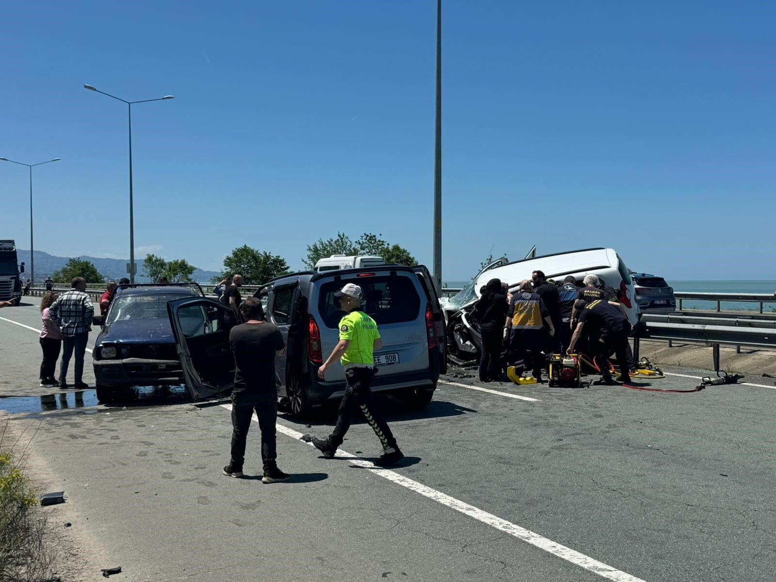 Ters Yöne Giren Araç Ortalığı Savaş Alanına Çevirdi 2 Ölü, 3 Yaralı (1)