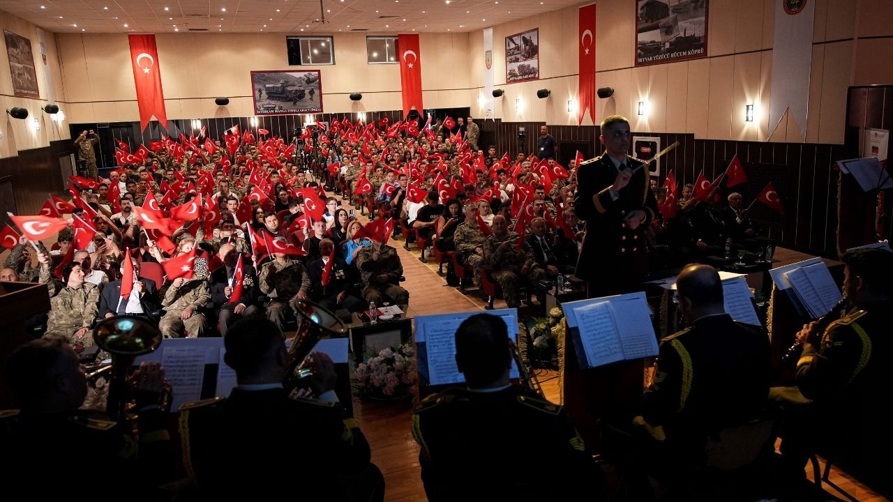 Türk Kara Kuvvetlerinin 2235'Inci Yılı İzmir'de Kutlandı! Ege Ordusu Bandosundan Özel Konser (3)