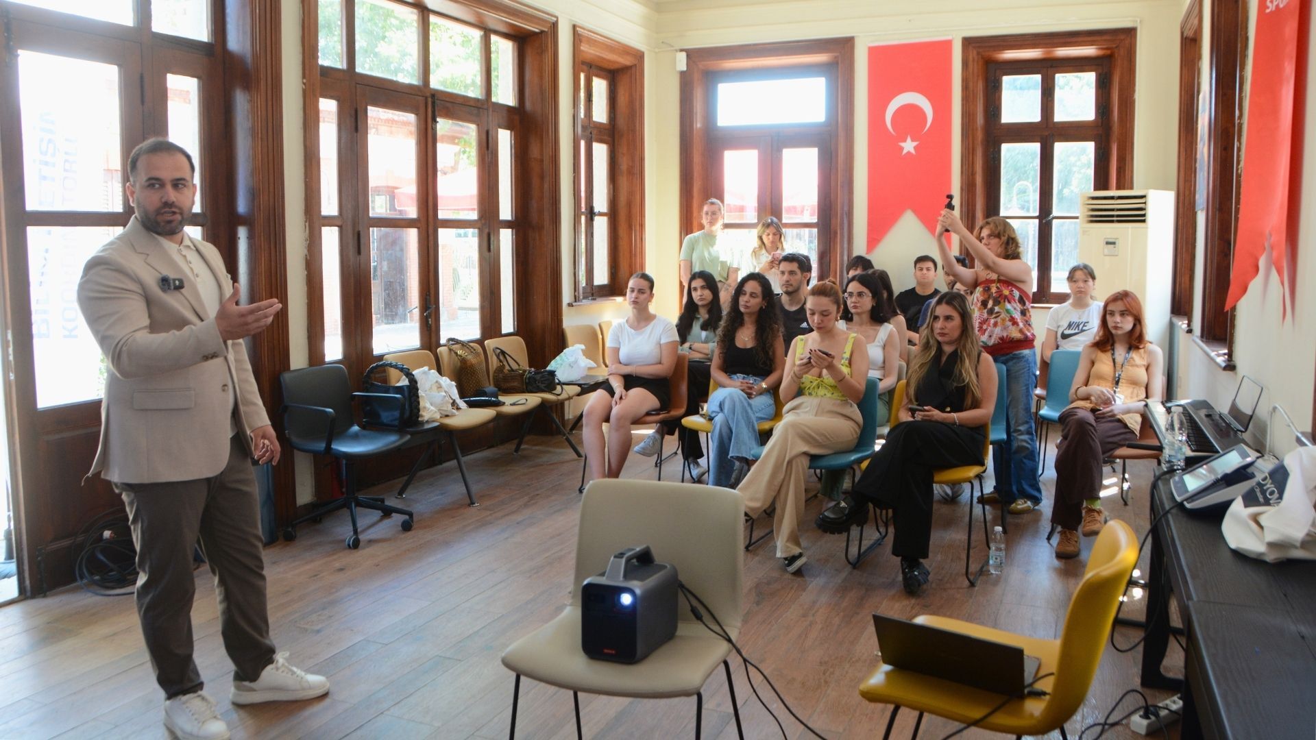 Uzmanı Uyardı İşitme Kaybı 2050’De 2,5 Milyar Kişiyi Etkileyebilir! (1)