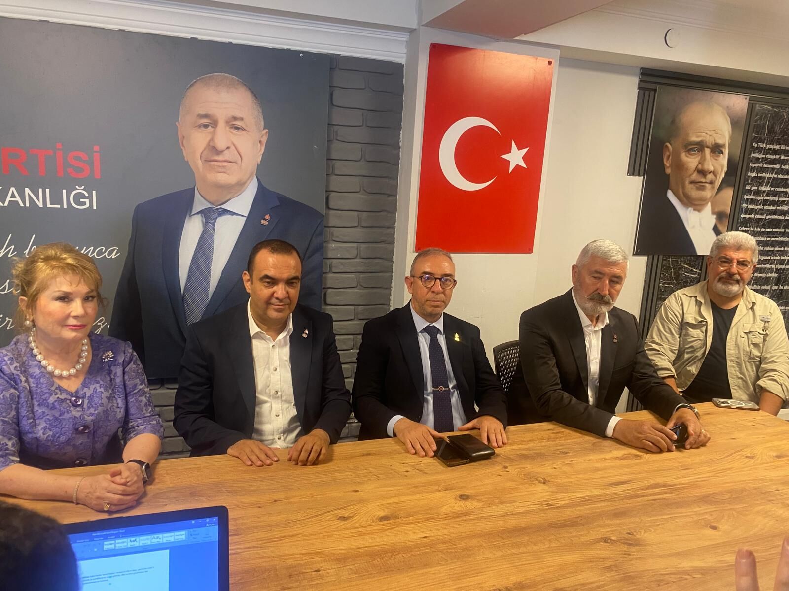 Zafer Partili Bayır İzmir'de Konuştu! Milletin Makus Talihini Değiştirmeye Talibiz (1)