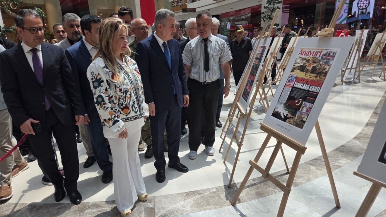 15 Temmuz'u Anlatan Manşetler İzmir'de Buluştu! (1)