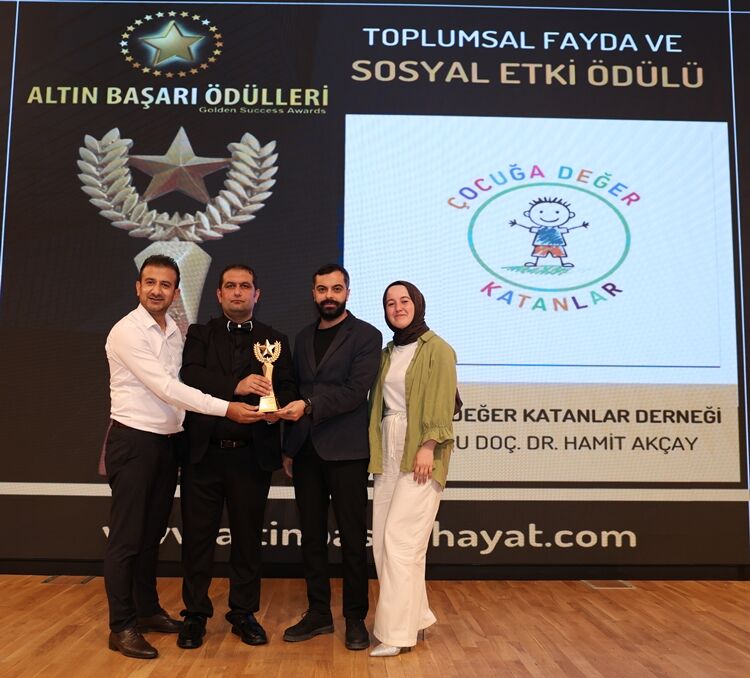 16 Çocuğa Değer Katanlar