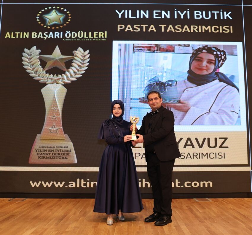 40 Elif Yavuz