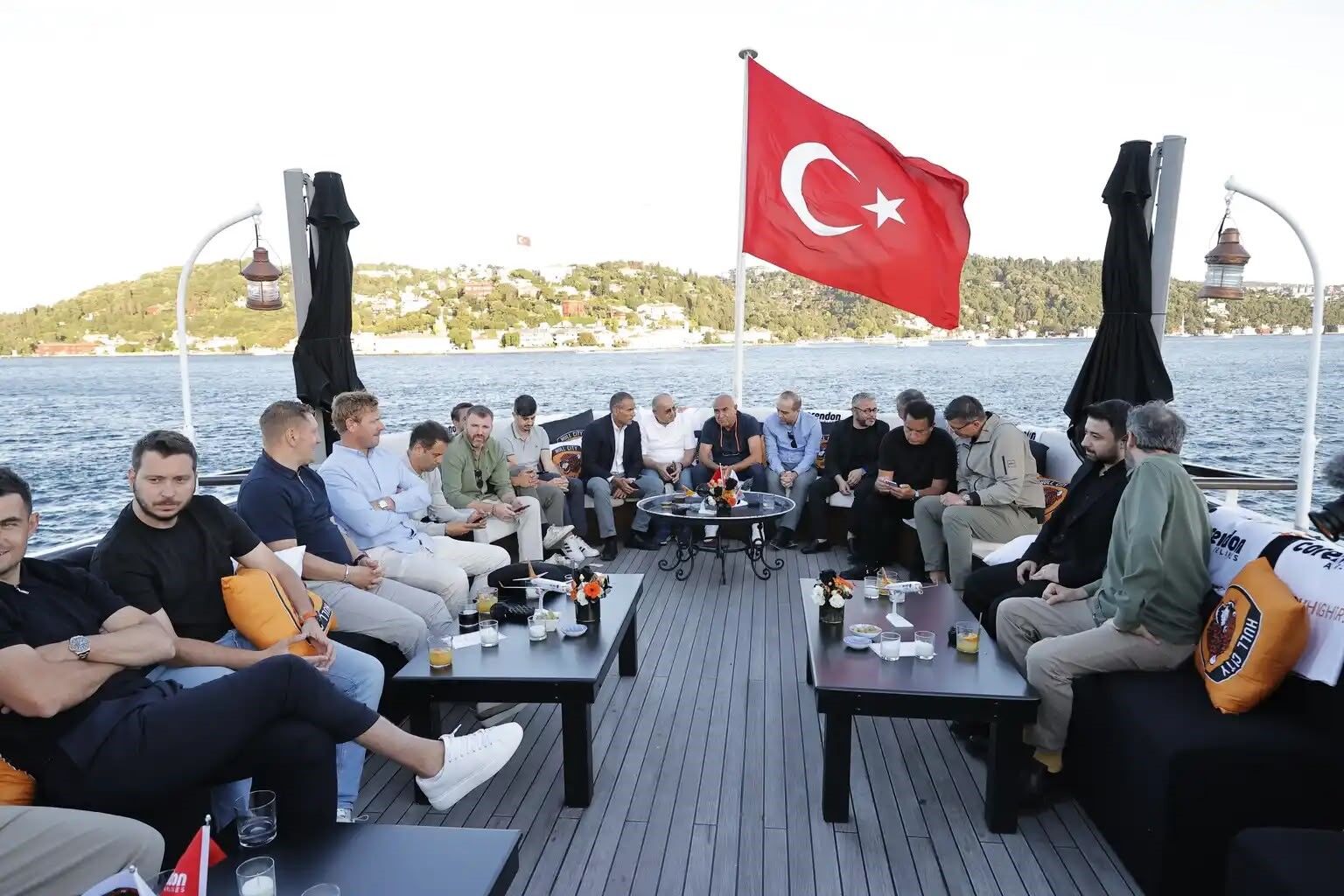 Acun Ilıcalı Yeni Sezon Öncesi Takımını Boğaz Turunda Ağırladı (1)