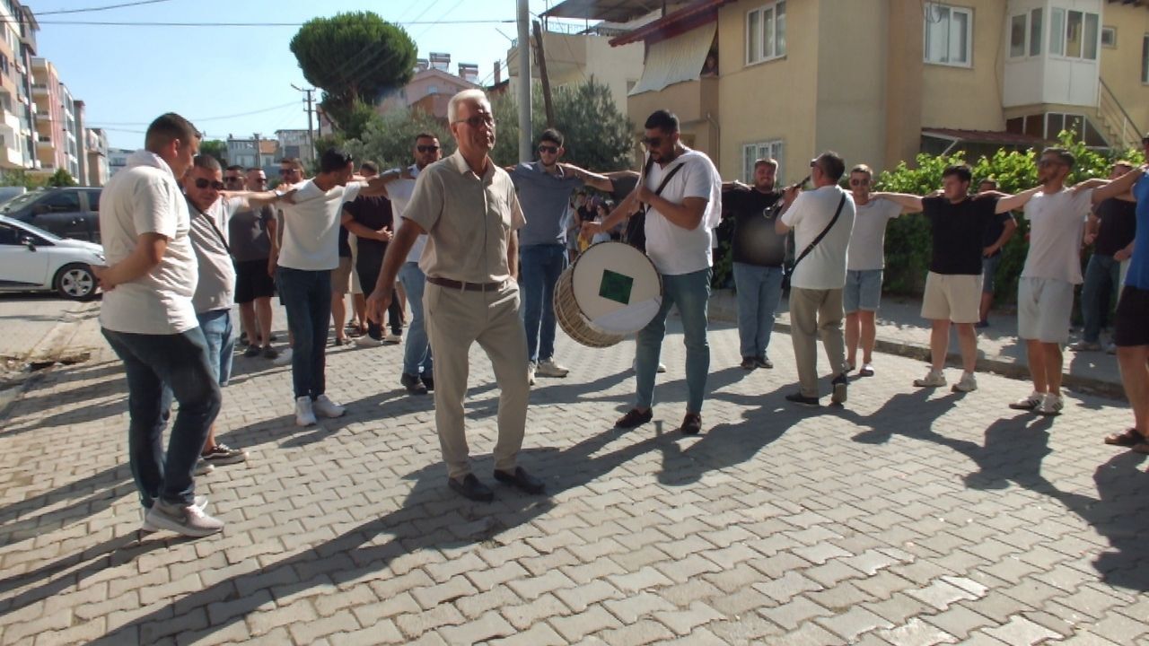 Asırlık Düğün Geleneği Yaşatıldı Gelin Türk Sancaklarıyla Uğurlandı (2)