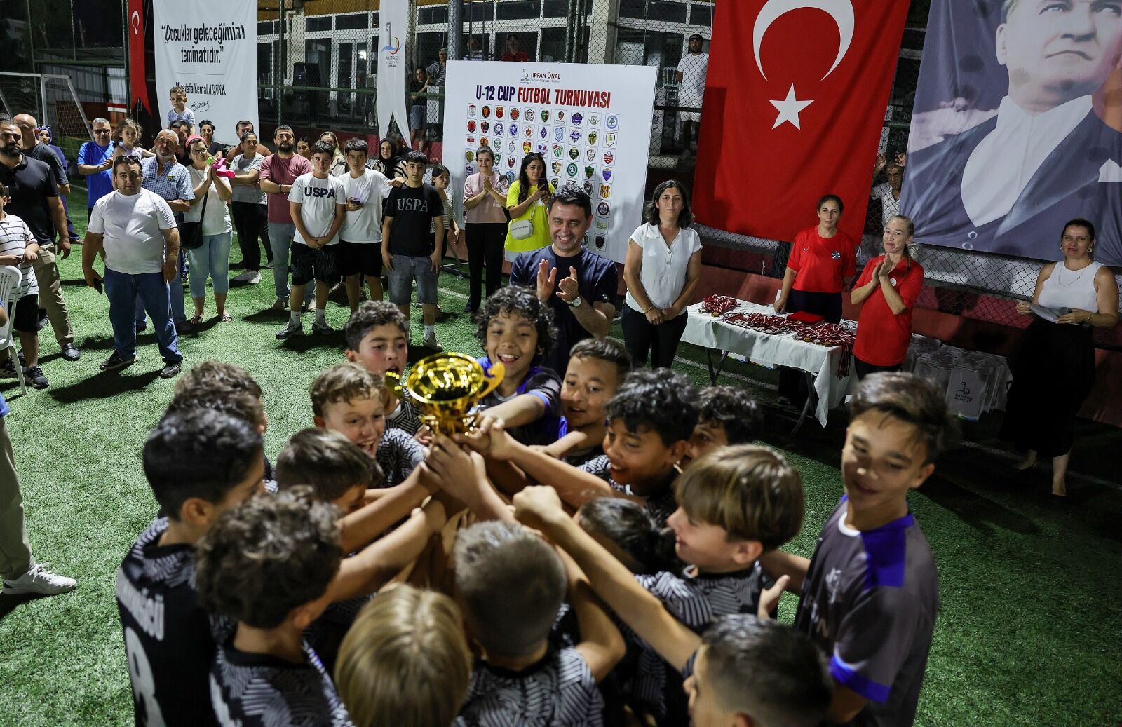 Bayraklı'da 80 Takım Kıyasıya Yarıştı U 12 Cup’ın Kazananı Açıklandı (2)