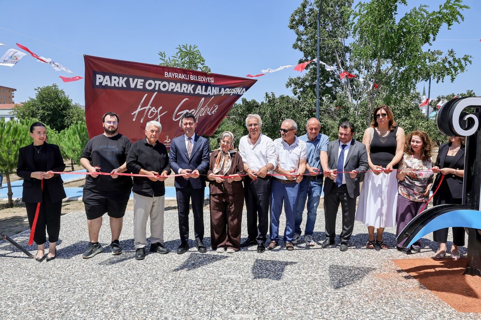 Bayraklı’da Yeni Park Ve Otopark Kullanıma Açıldı! (3)