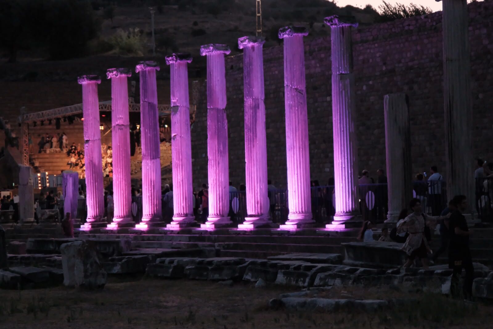Bergama 3 Gün Boyunca Sanatın Merkezi Olacak! Tiyatro Festivali Başlıyor İşte Etkinlik Programı (2)