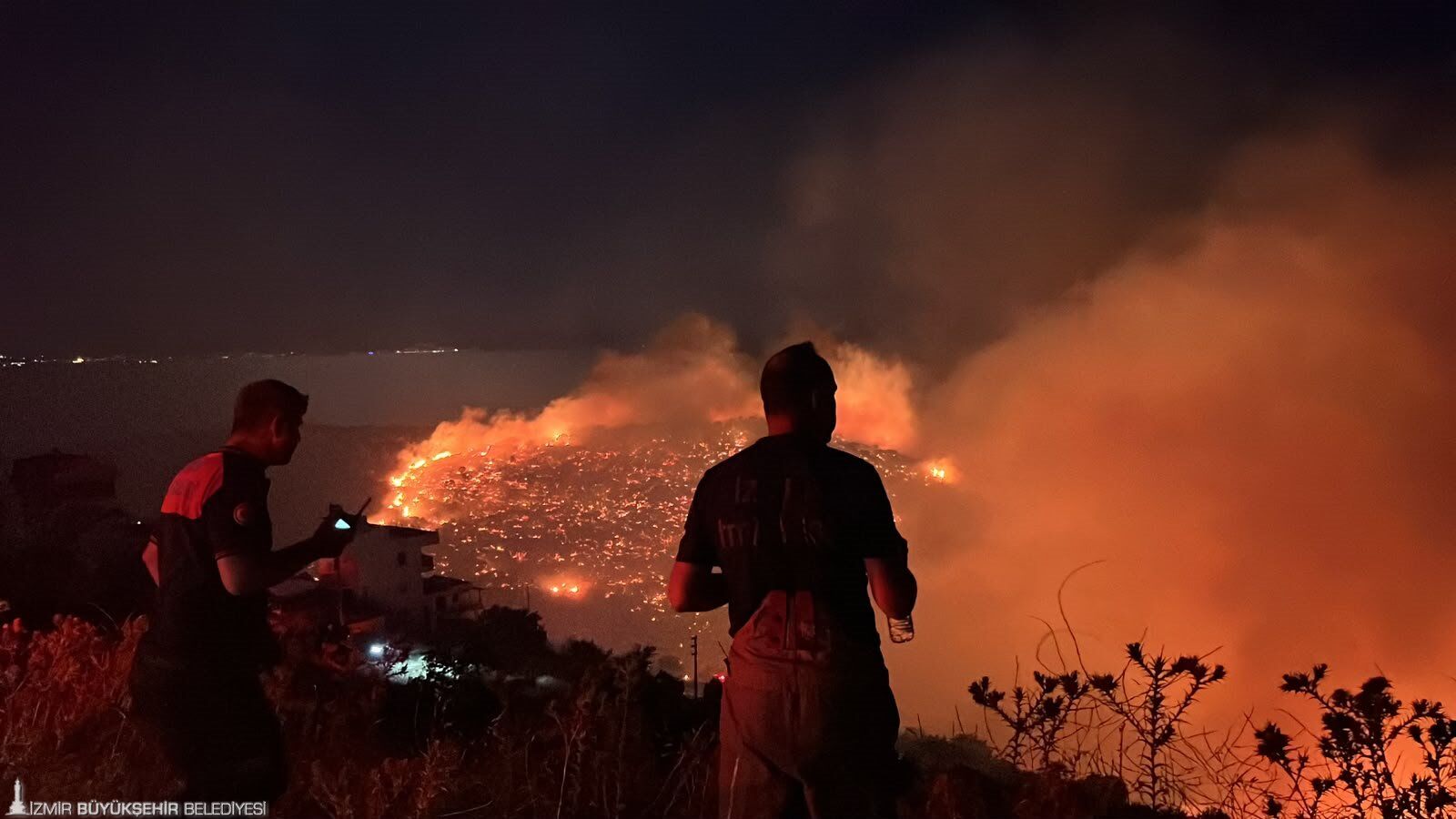 Bergama’da Gece Boyu Seferberlik Yangın Kozak Yaylası’nda Etkisini Sürdürüyor (2)