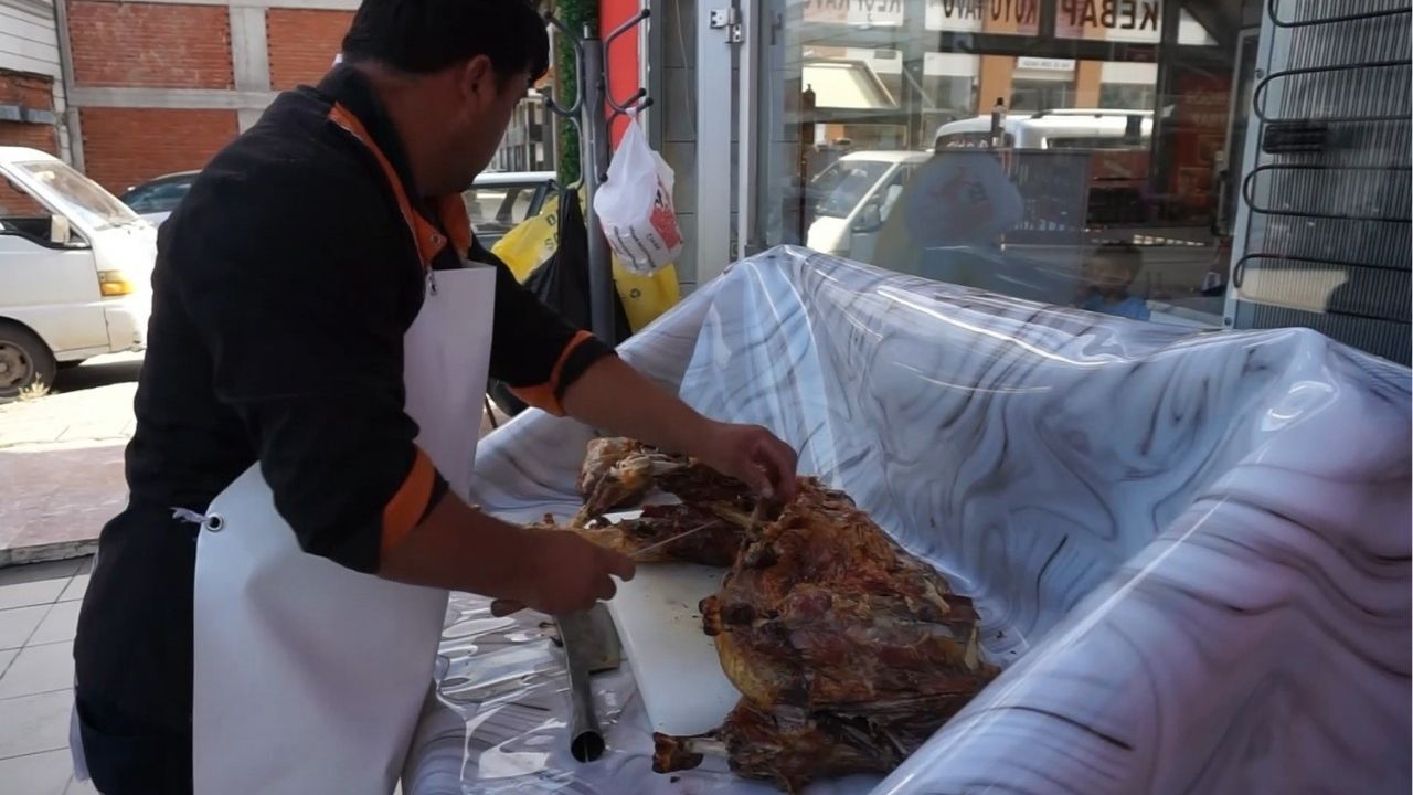 Bir Asırlık Lezzet! 35 Yıldır Aynı Yöntemle Hazırlanıyor Meşhur Kebabının Sırrı Ortaya Çıktı (1)
