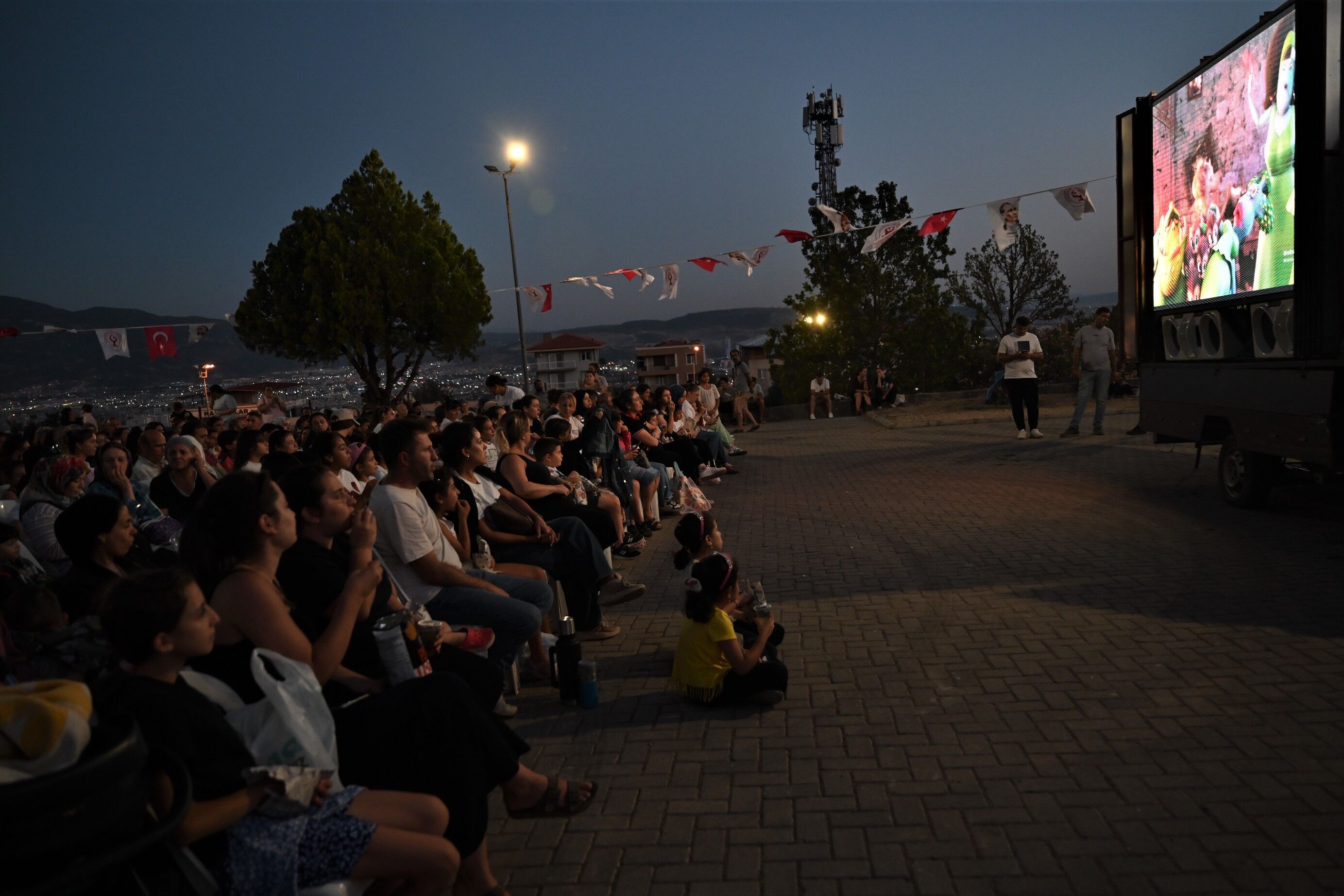 Bornova’da Açık Hava Sineması Başladı! Ücretsiz Etkinliklerin Sıradaki Adresi Belli Oldu (1)