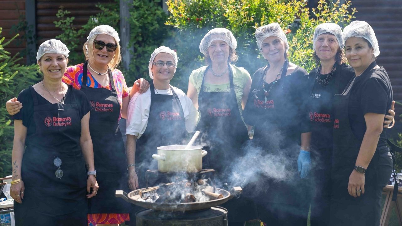 Bornova'da Reçel Festivali Hazırlıkları Başladı! Kadın Üreticilere Ücretsiz Kavanoz Ve Şeker Dağıtıldı (2)