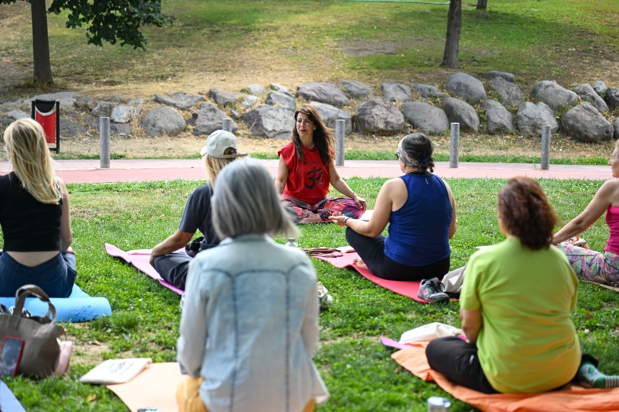 Bornova'da Stres Azaltan Etkinlik! Açık Havada Yoga Buluşmaları Yaz Boyu Sürecek (1)