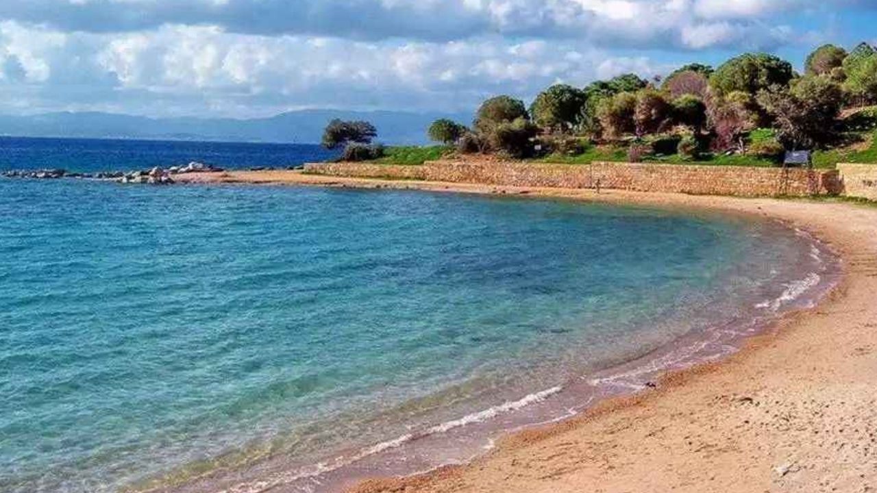 Çatal Azmak Halk Plajı Çeşme