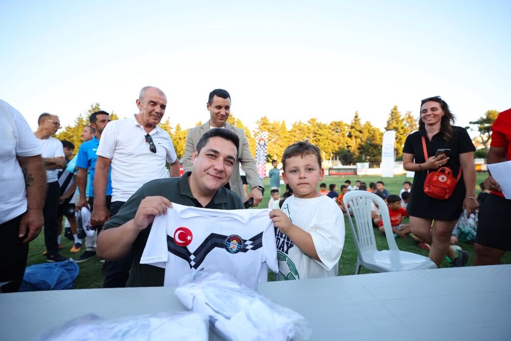 Çeşme'de Spor Dolu Yaz Başladı! Çocuklar 10 Branşta Eğitim Alacak (1)