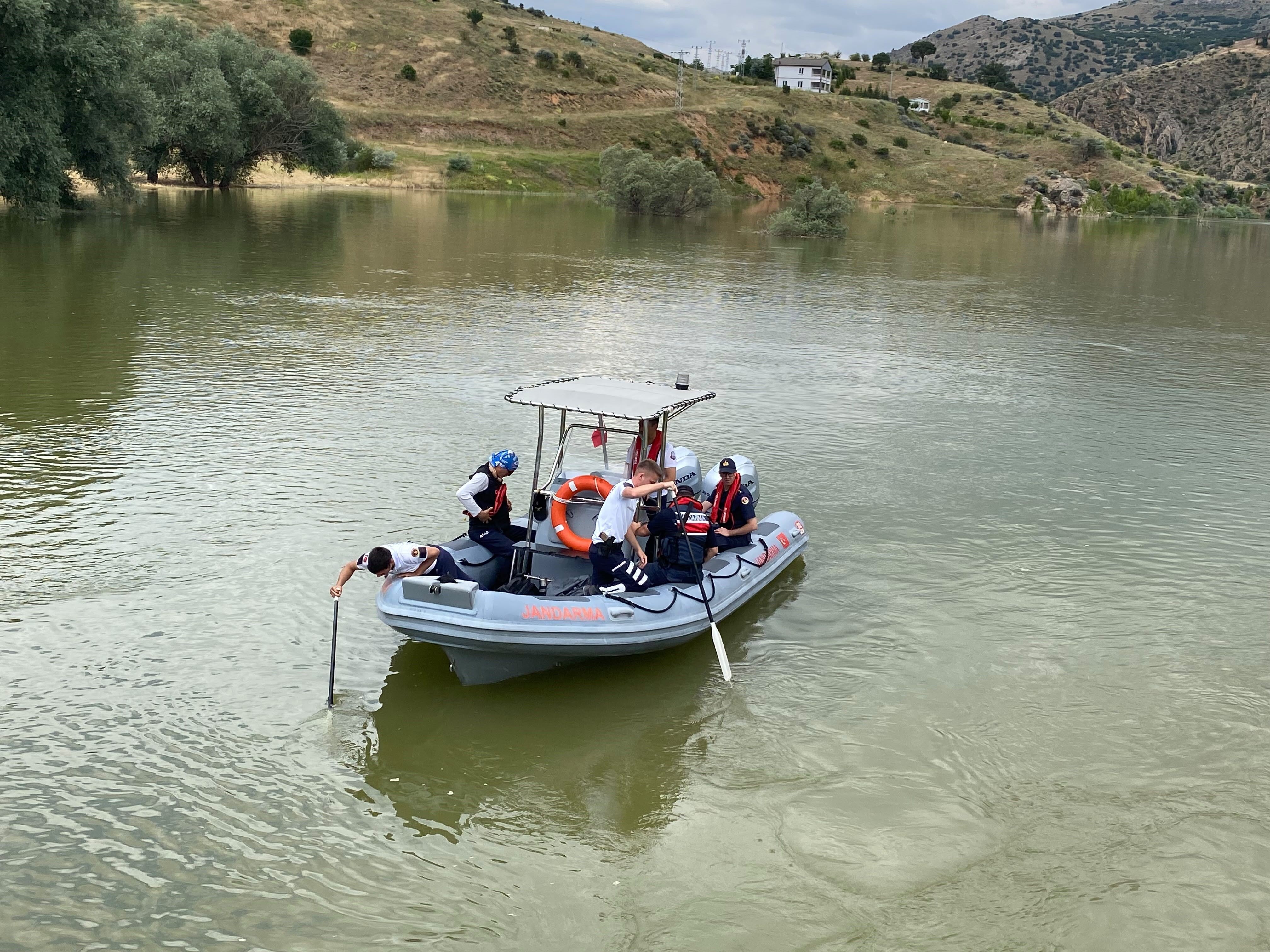 Çocuğunu Kurtarmak Için Suya Atlayan Babadan Acı Haber (2)