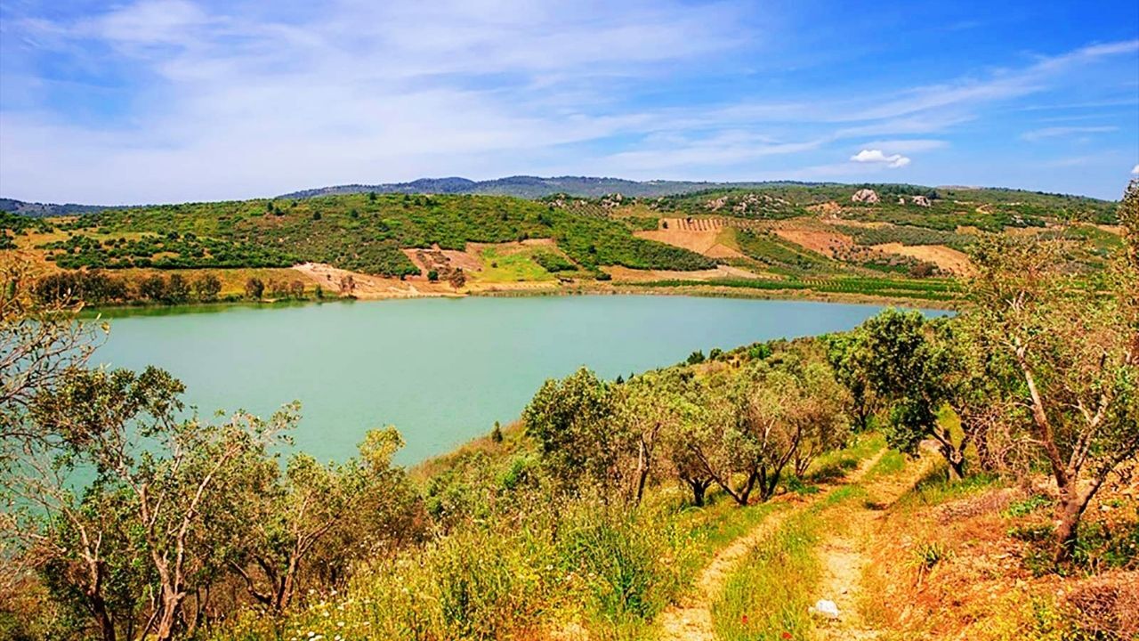 Endemik Türlere Ev Sahipliği Yapıyor! İzmir’de Doğanın Içinde Kamp Yapmak Isteyenlerin Yeni Adresi Sakın Göle Girmeyin (1)