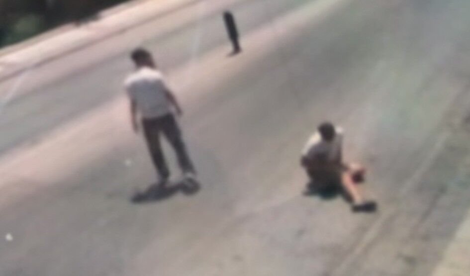 Gün Ortasında Çocuklar Arasında Bıçaklı Kavga Polis Şüpheliyi Arıyor (1)-1