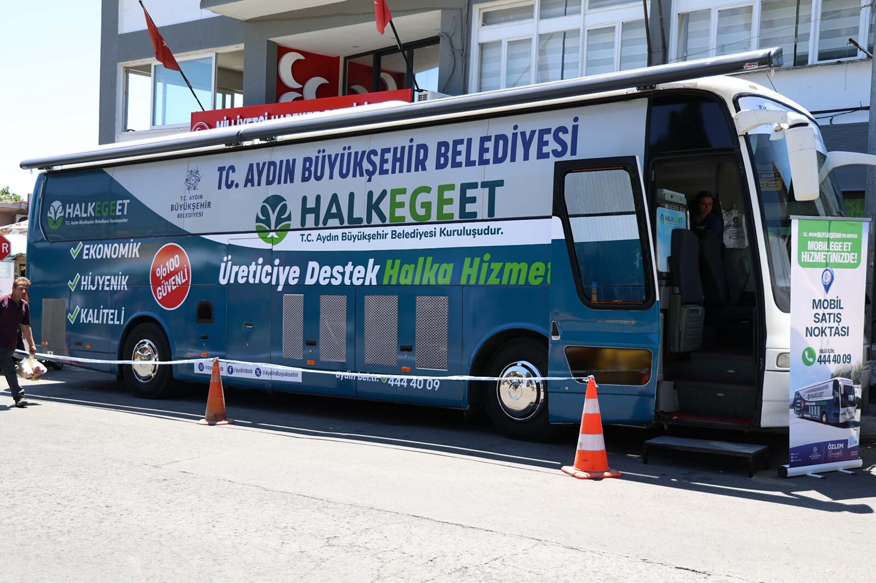 Halk Ege Et Mobil Satış Aracı Bozdoğan'da! Uygun Fiyatlı Et Hizmeti Mobil Satış Aracıyla Vatandaşla Buluşuyor-1