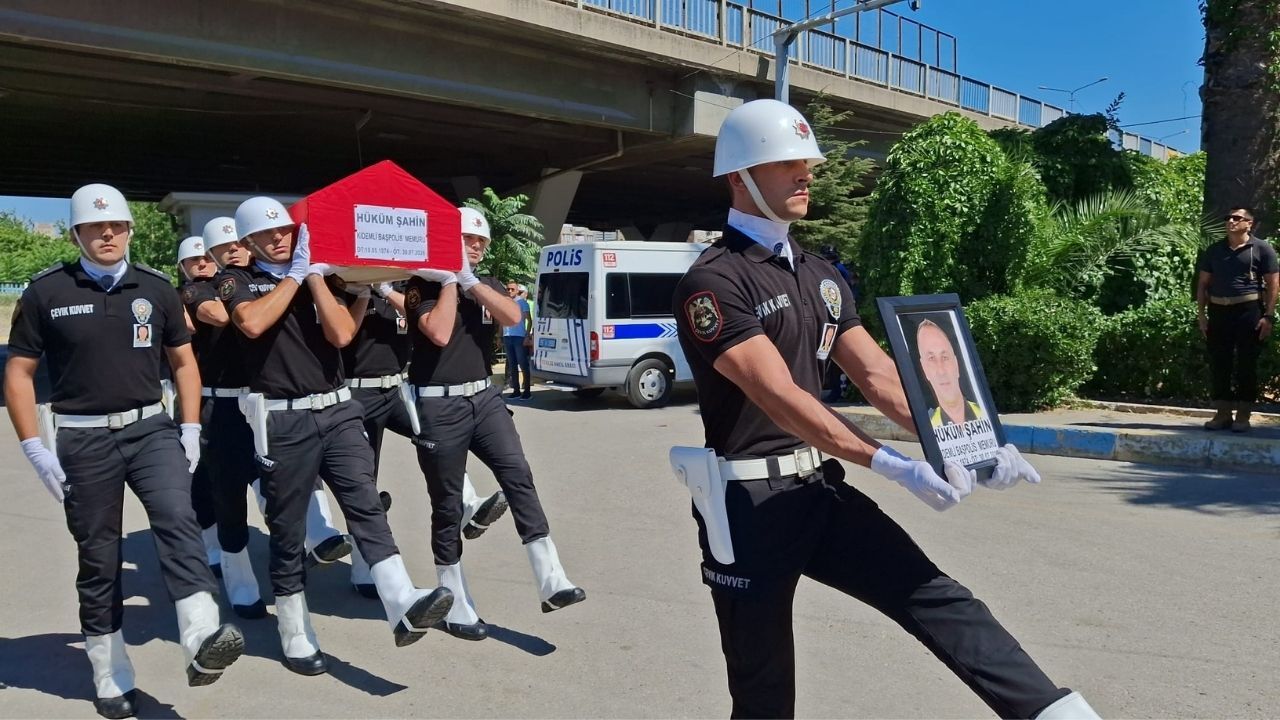 İzmir Emniyet Teşkilatı'nı Yasa Boğan Ölüm! Başpolis Hüküm Şahin Son Yolculuğuna Uğurlandı (1)
