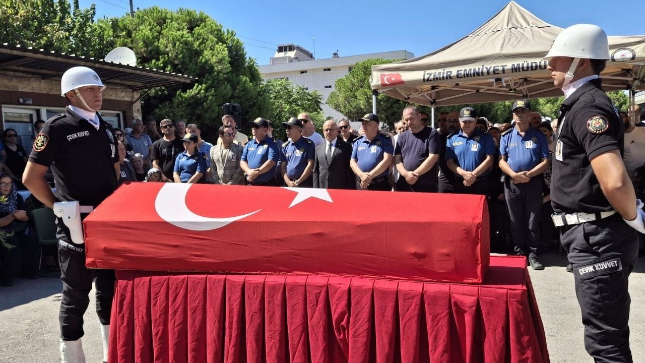 İzmir Emniyet Teşkilatı'nı Yasa Boğan Ölüm! Başpolis Hüküm Şahin Son Yolculuğuna Uğurlandı (3)