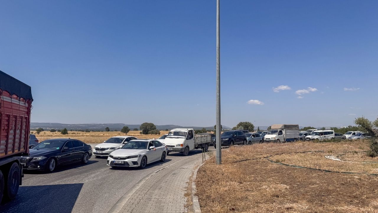 İzmir Uşak Yolunda Beklenmedik Kaza Trafik Bir Süre Kitlendi (2)