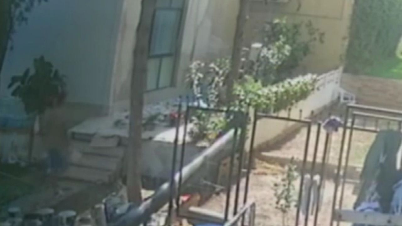 İzmir'de 3 Işçinin Yaralandığı Kazada Yeni Gelişme İskelenin Çökme Anı Saniye Saniye Kaydedildi (1)