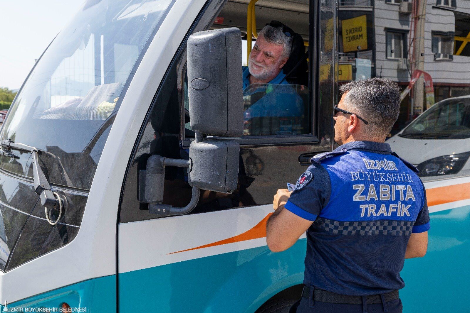 İzmir'de Dentimler Sıkılaştı Korsan Servis Kullananlar Dikkat! Çok Sayıda Araca Işlem Yapıldı (3)