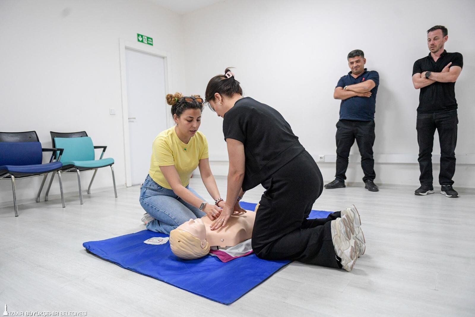 İzmir'de Hayat Kurtaran Eğitim! 4 Bin 600'Den Fazla Kişiye Ulaştı (1)