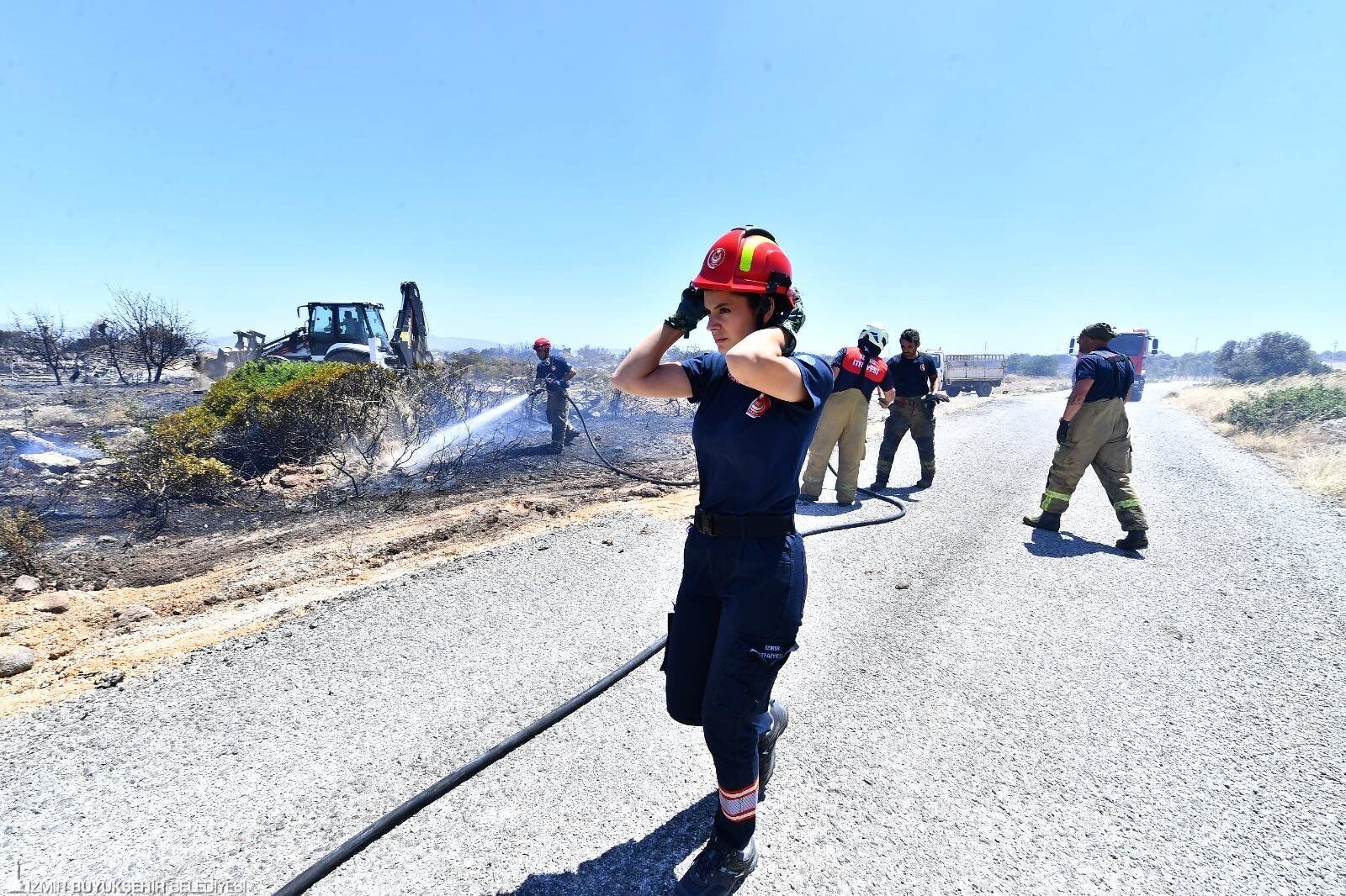 İzmir'de Kız Çocuklarına Ilham Olan Itfaiyeci İlk Ve Tek Kadın Şoförü Bir Gününü Anlattı (1)